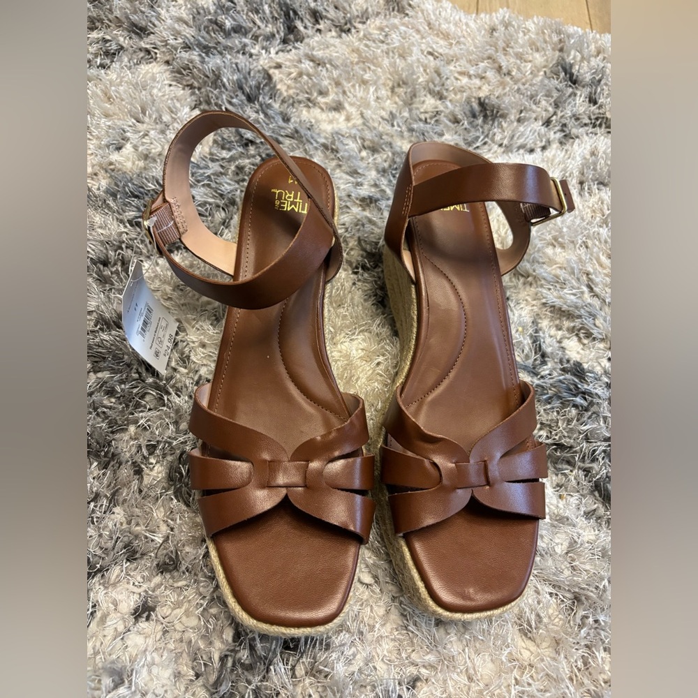 Time and Tru Women's Tan Strappy Sandals